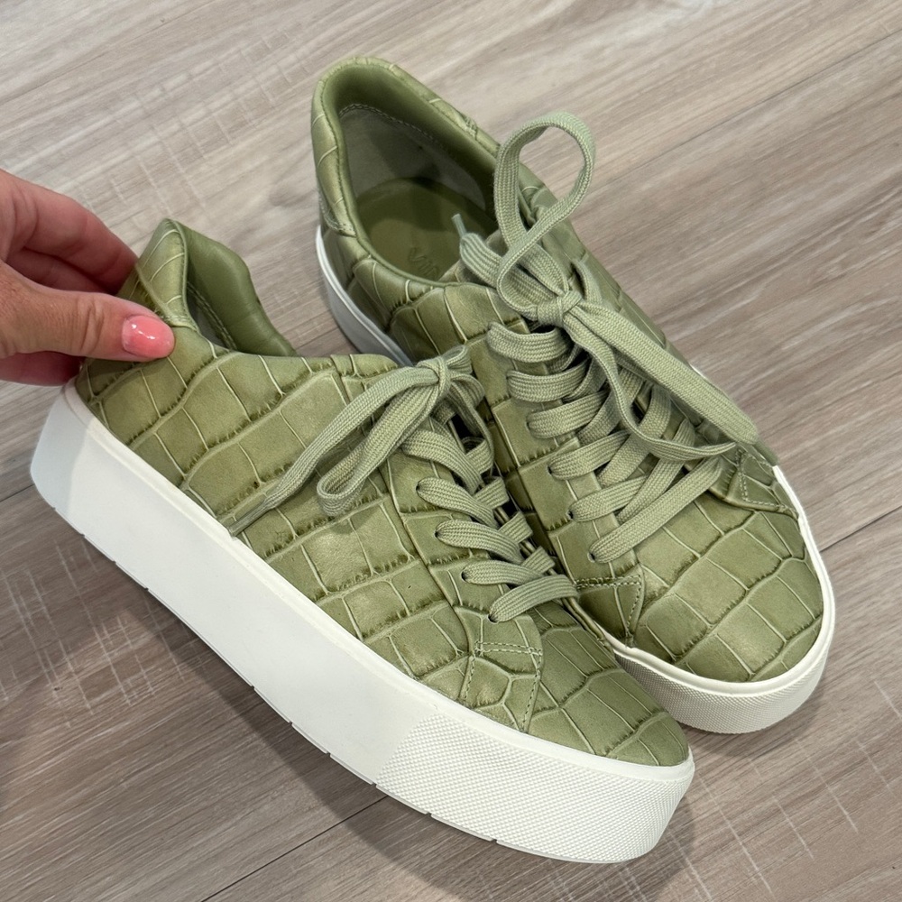 Vince leather sneaker 

New Green Croc-Embossed Platform Sneakers